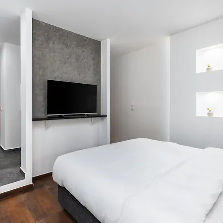 Elite By Binobi! * Salonic